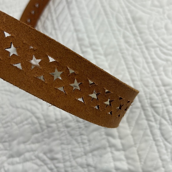 One Star •L• 100% Genuine Leather Star Cut Out Off White Belt - Picture 6 of 9